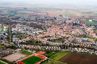 Herxheim von Süden in Herxheim bei Landau im Bundesland Rheinland-Pfalz, Deutschland