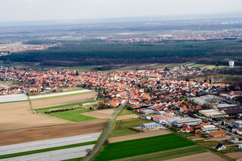 Hatzenbühl von Nordwesten im Bundesland Rheinland-Pfalz, Deutschland