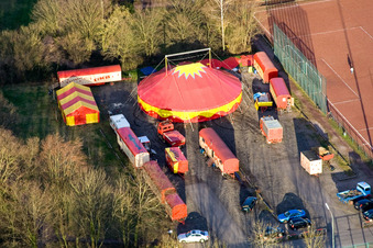 Circus Weisheit am Sportplatz in Kandel im Bundesland Rheinland-Pfalz, Deutschland von oben