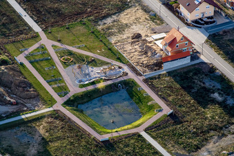 Am Höhenweg in Kandel im Bundesland Rheinland-Pfalz, Deutschland aus der Drohnenperspektive