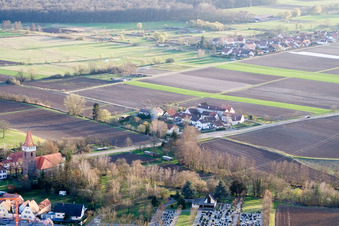 Schrägluftbild von Welschhof in Freckenfeld im Bundesland Rheinland-Pfalz, Deutschland