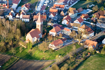 Protestantische Kirche von Westen in Minfeld im Bundesland Rheinland-Pfalz, Deutschland
