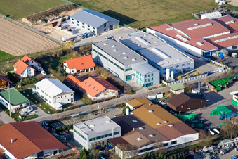 Schrägluftbild von Gewerbegebiet Gereutäcker in Hatzenbühl im Bundesland Rheinland-Pfalz, Deutschland