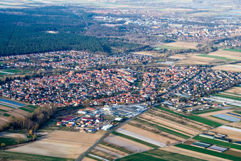 Schrägluftbild von Ortsansicht der Straßen und Häuser der Wohngebiete in Harthausen im Bundesland Rheinland-Pfalz, Deutschland