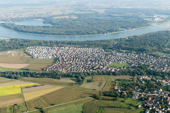 Drusenheim im Bundesland Bas-Rhin, Frankreich von der Drohne aus gesehen