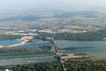 Schrägluftbild von Gambsheim, Schleuse bei Freistett im Bundesland Bas-Rhin, Frankreich