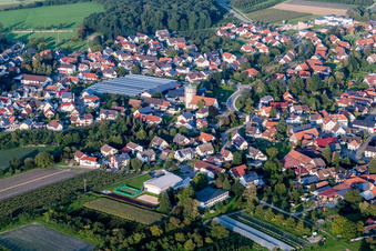 Luftaufnahme von Dorf - Ansicht am Rande von landwirtschaftlichen Feldern und Nutzflächen in Zusenhofen in Oberkirch im Bundesland Baden-Württemberg, Deutschland