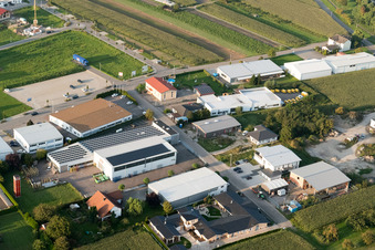 Schrägluftbild von Gewerbegebiet Südstraße im Ortsteil Urloffen in Appenweier im Bundesland Baden-Württemberg, Deutschland