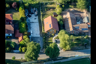 Ortsteil Billigheim in Billigheim-Ingenheim im Bundesland Rheinland-Pfalz, Deutschland aus der Drohnenperspektive