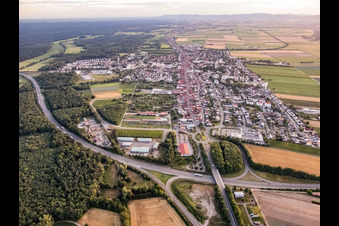 Stadtübersicht aus Osten in Kandel im Bundesland Rheinland-Pfalz, Deutschland aus der Luft betrachtet