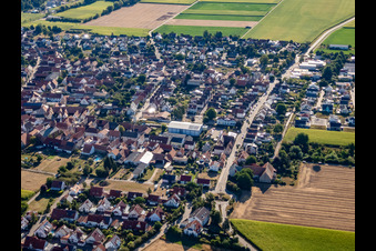 Brotäckerstraße von Westen in Steinweiler im Bundesland Rheinland-Pfalz, Deutschland