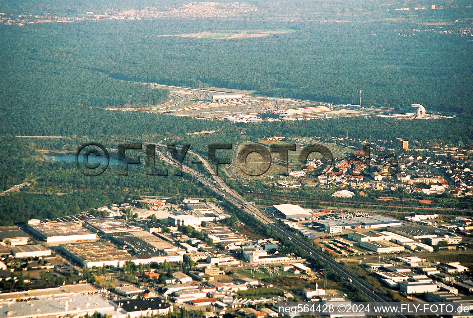 Hockenheimring von Nordwesten im Bundesland Baden-Württemberg, Deutschland