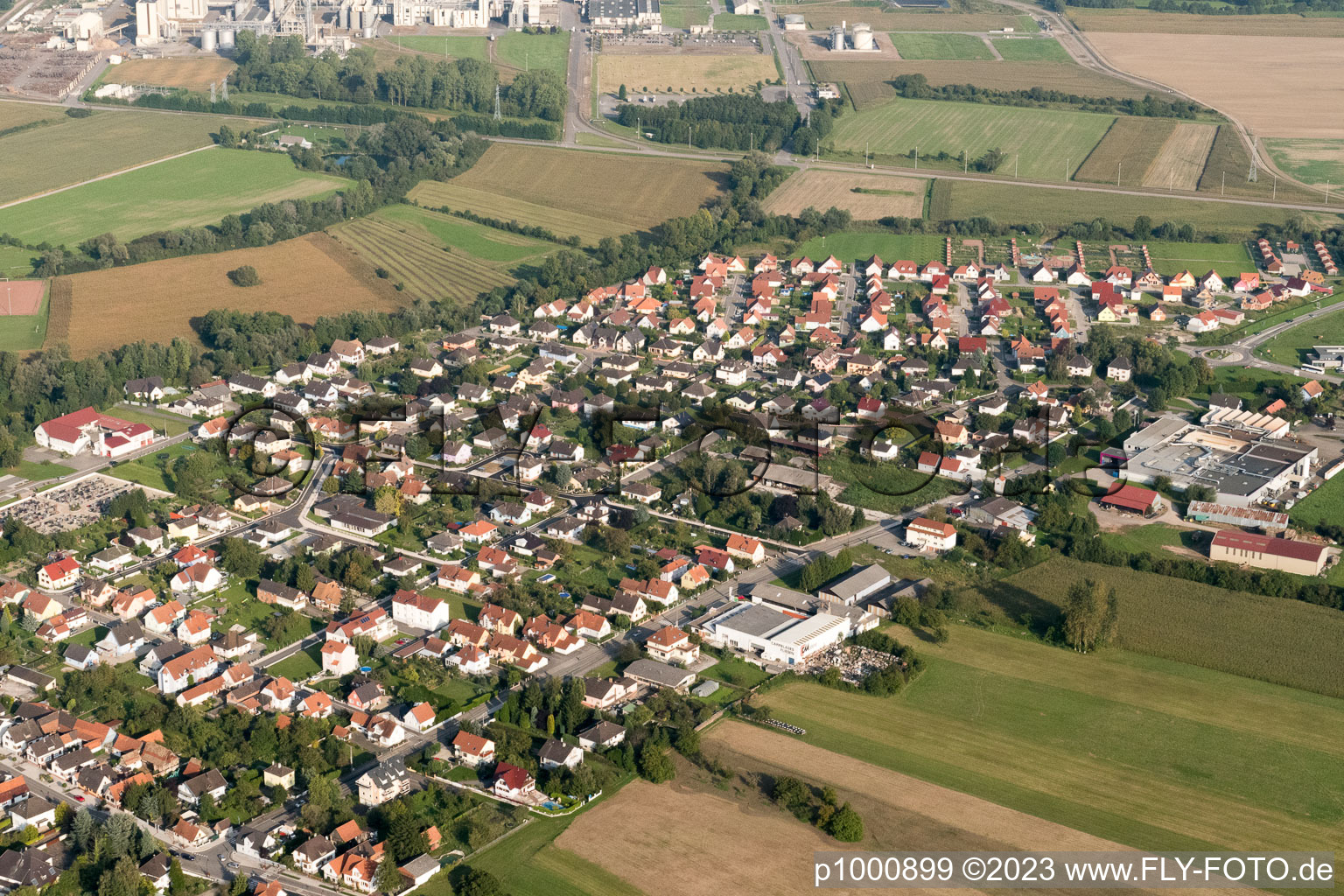 Beinheim im Bundesland Bas-Rhin, Frankreich von der Drohne aus gesehen