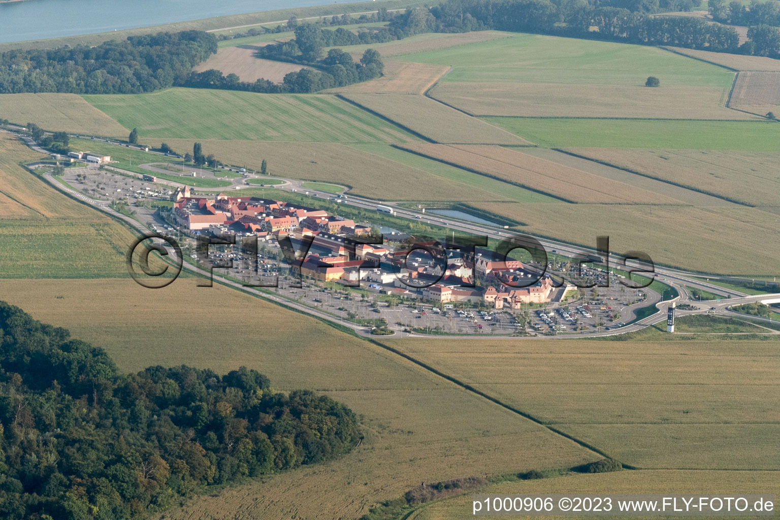 Luftaufnahme von Roppenheim, Outlet Center im Bundesland Bas-Rhin, Frankreich