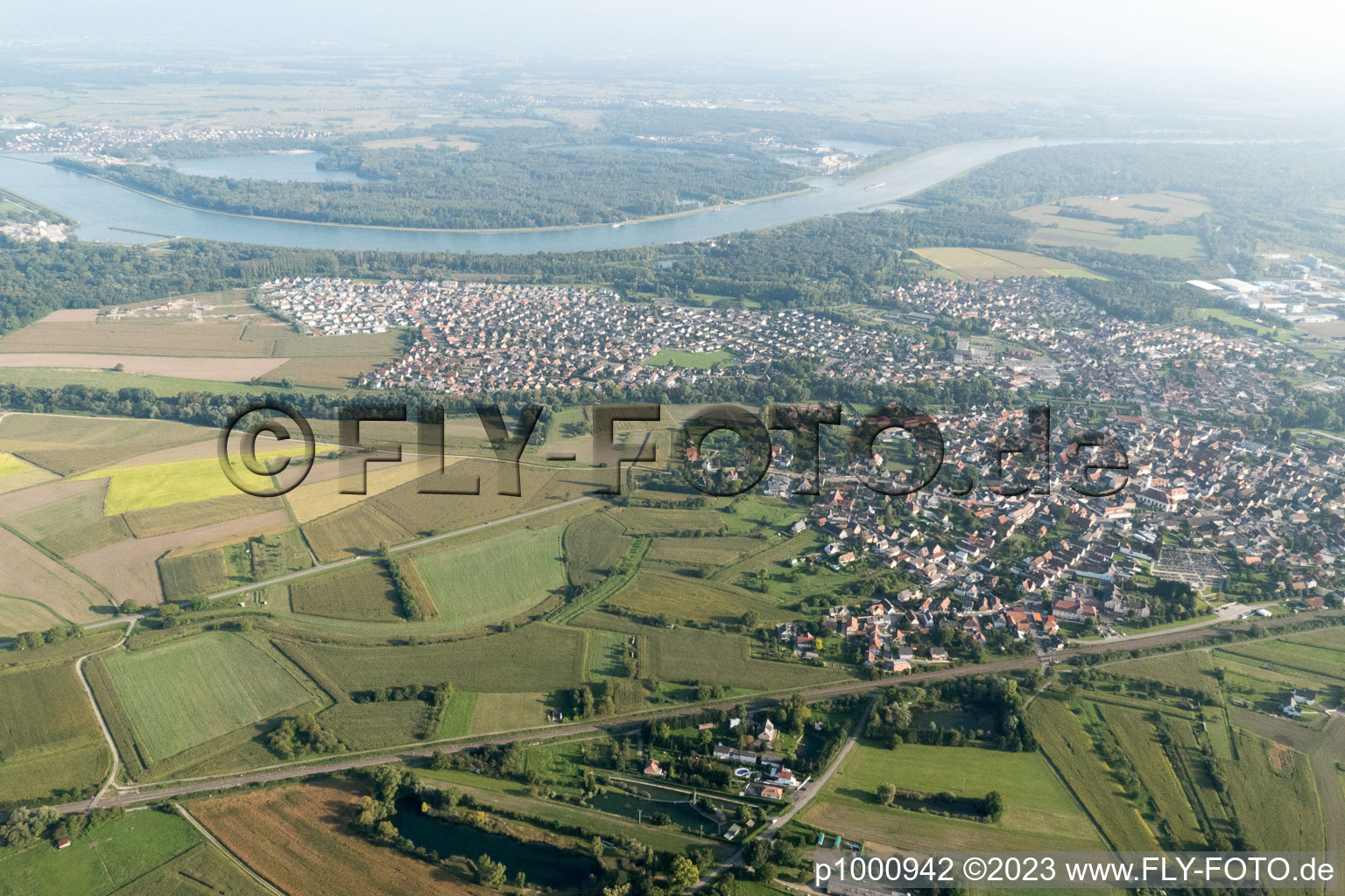 Drusenheim im Bundesland Bas-Rhin, Frankreich von einer Drohne aus