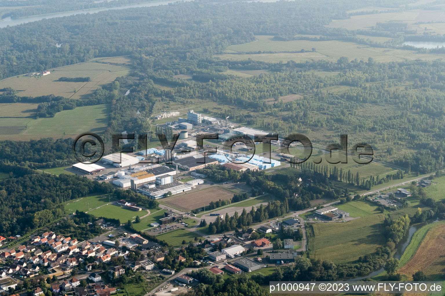 Schrägluftbild von Drusenheim im Bundesland Bas-Rhin, Frankreich