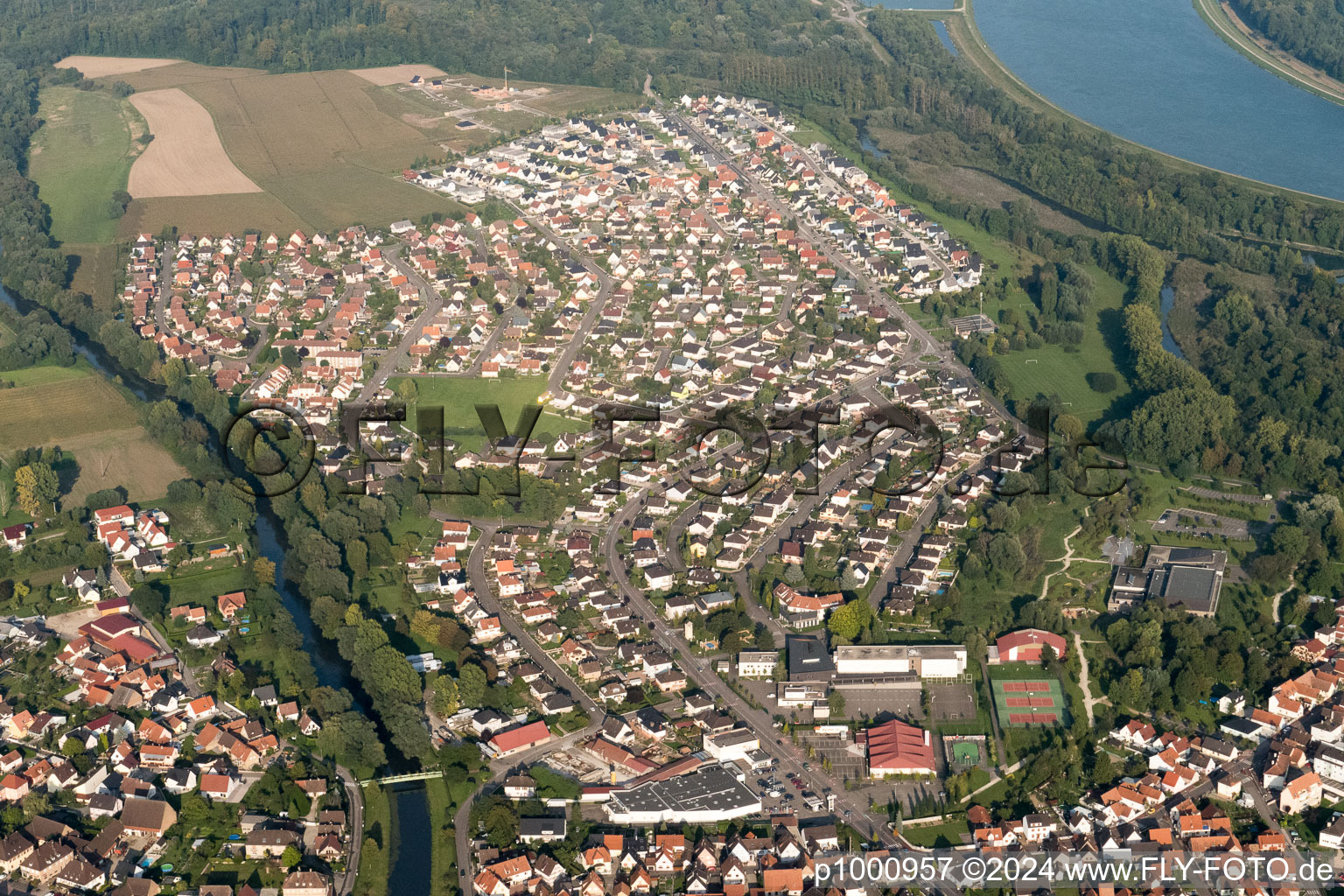 Drusenheim im Bundesland Bas-Rhin, Frankreich aus der Luft betrachtet