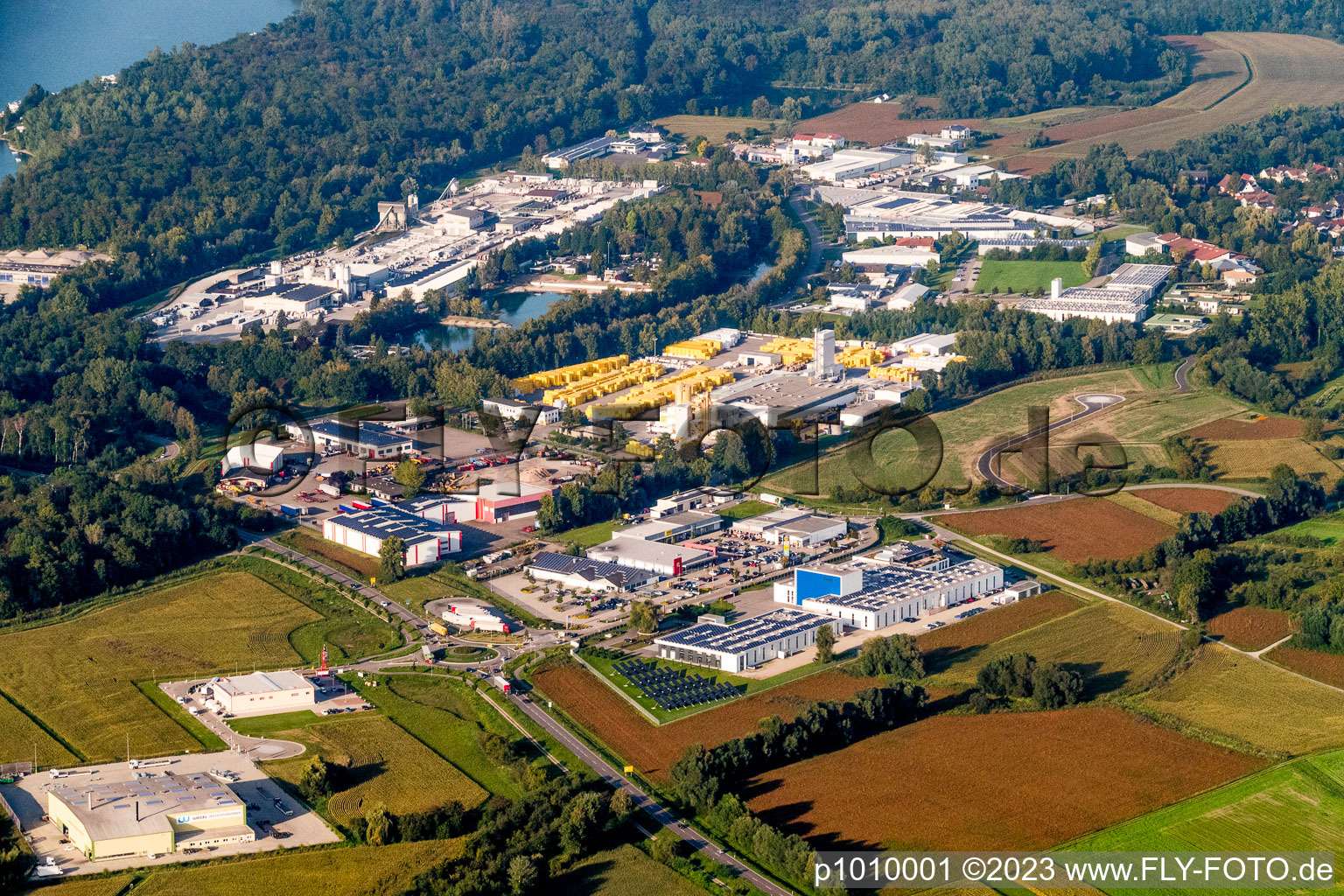 Luftbild von Werftgelände der Schiffswerft Karcher GmbH in Rheinau im Ortsteil Freistett im Bundesland Baden-Württemberg, Deutschland