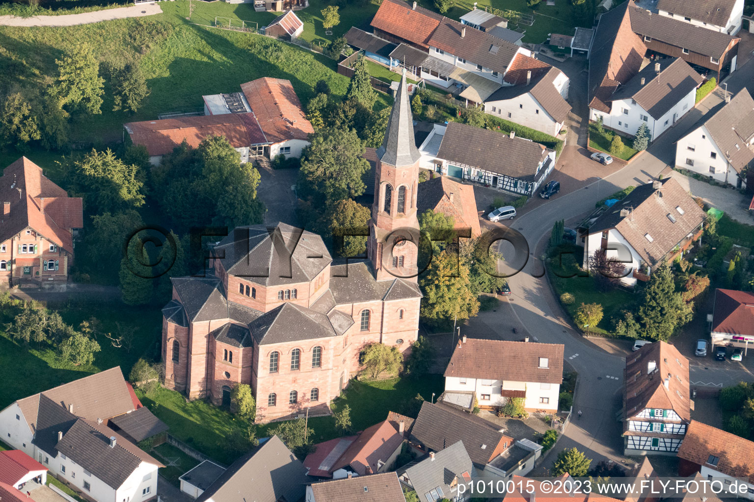 Drohnenbild von Ortsteil Rheinbischofsheim in Rheinau im Bundesland Baden-Württemberg, Deutschland
