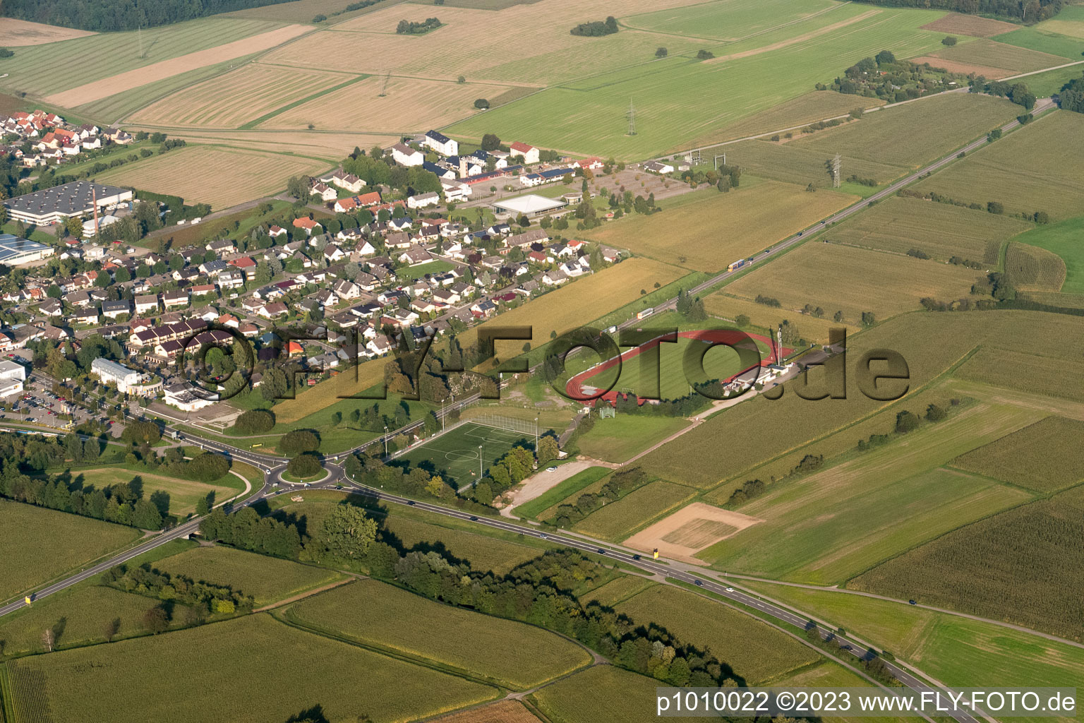 Ortsteil Rheinbischofsheim in Rheinau im Bundesland Baden-Württemberg, Deutschland von der Drohne aus gesehen
