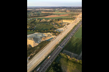 Luftbild von Tunnelbaustelle längs der A4 im Ortsteil Bornade di Sotto in Desenzano del Garda im Bundesland Brescia, Italien