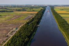 Kanalverlauf und Uferbereiche der Wasserstraße der Binnenschiffahrt Nordostseekanal in Buchholz im Ortsteil Buchholzer Moor im Bundesland Schleswig-Holstein, Deutschland