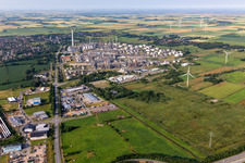 Luftaufnahme von Raffinerie- Anlagen und Leitungssysteme auf dem Werksgelände des Mineralöl- Produzenten Raffinerie Heide GmbH in Hemmingstedt in Lieth im Bundesland Schleswig-Holstein, Deutschland