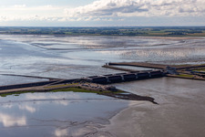 Sperrwerk- Schleusenanlagen Eider-Sperrwerk der WSV Wasser- und Schifffahrtsverwaltung des Bundes in Wesselburenerkoog im Ortsteil Kating in Tönning im Bundesland Schleswig-Holstein, Deutschland