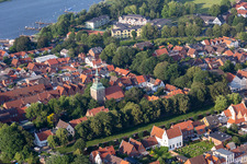Kirchengebäude derSt. Christophorus-Kirche im Altstadt- Zentrum der Innenstadt in Friedrichstadt im Bundesland Schleswig-Holstein, Deutschland