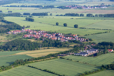 Dorfansicht an der Nesse aus Südosten im Ortsteil Haina in Nessetal im Bundesland Thüringen, Deutschland