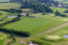 Gelände des Golfplatz " Drei Gleichen Mühlberg e.V. " in Mühlberg im Bundesland Thüringen, Deutschland aus der Vogelperspektive