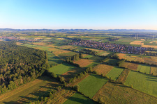 Minfeld von Südosten im Bundesland Rheinland-Pfalz, Deutschland