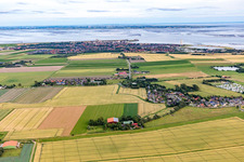 Blick nach Büsum im Ortsteil Stinteck in Oesterdeichstrich im Bundesland Schleswig-Holstein, Deutschland