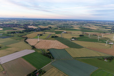 Windkraftanlagen um Wesselburen in Süderdeich im Bundesland Schleswig-Holstein, Deutschland