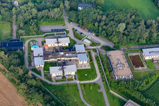 Gefängnis- Gelände und Sicherheitsumzäunung der Justizvollzugsanstalt Justizvollzugsanstalt in Rekken in Gelderland, Niederlande
