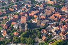 Schrägluftbild von St. Walburga im Ortsteil Ramsdorf in Velen im Bundesland Nordrhein-Westfalen, Deutschland