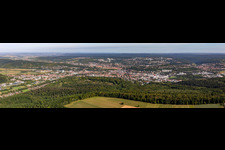 Panorama Perspektive Stadtgebiet mit Außenbezirken und Innenstadtbereich in Tübingen im Bundesland Baden-Württemberg, Deutschland