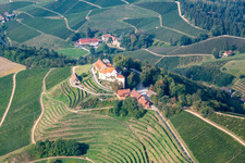 Luftbild von Weingut Markgraf von Baden im Schloss Staufenberg im Ortsteil Heimbach in Durbach im Bundesland Baden-Württemberg, Deutschland