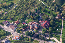 Gebäudekomplex der Hotelanlage Hotel Restaurant Rebstock Durbach in Durbach im Ortsteil Heimbach im Bundesland Baden-Württemberg, Deutschland