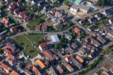 Luftbild von Landmaschinen im Ortsteil Ebersweier in Durbach im Bundesland Baden-Württemberg, Deutschland