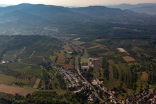 Ortsteil Ebersweier in Durbach im Bundesland Baden-Württemberg, Deutschland aus der Luft