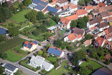 Ortsteil Heuchelheim in Heuchelheim-Klingen im Bundesland Rheinland-Pfalz, Deutschland aus der Drohnenperspektive