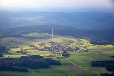 Luftaufnahme von Fernmeldeturm- Bauwerk und Fernsehturm Katzenbuckel im Ortsteil Reisenbach in Mudau im Bundesland Baden-Württemberg, Deutschland