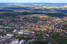 Luftbild von Dorf an der B26 im Ortsteil Gleisenau in Ebelsbach im Bundesland Bayern, Deutschland
