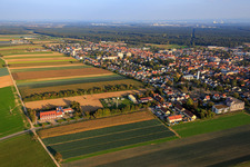 Luftaufnahme von Landauer Straße mit Freiwillige Feuerwehr Kandel und Willi-Hussong-Haus im Bundesland Rheinland-Pfalz, Deutschland