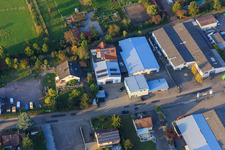 Industriegebiet Am Kleinwald mit Stickerei Rieder und Ziegler Autoteile in Herxheim bei Landau im Bundesland Rheinland-Pfalz, Deutschland
