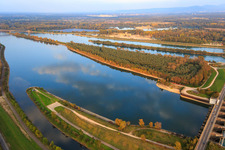 Rheinschleuse Iffezheim mit Brücke nach Frankreich in Beinheim im Bundesland Bas-Rhin