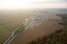 Schrägluftbild von Roppenheim, Style outlet center im Bundesland Bas-Rhin, Frankreich