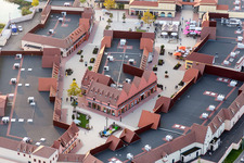 Schrägluftbild von Gebäude des Einkaufszentrum Roppenheim The Style Outlets in Roppenheim in Grand Est im Bundesland Bas-Rhin, Frankreich