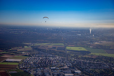 Flotter Anflug auf Bürstadt in Lampertheim im Bundesland Hessen, Deutschland